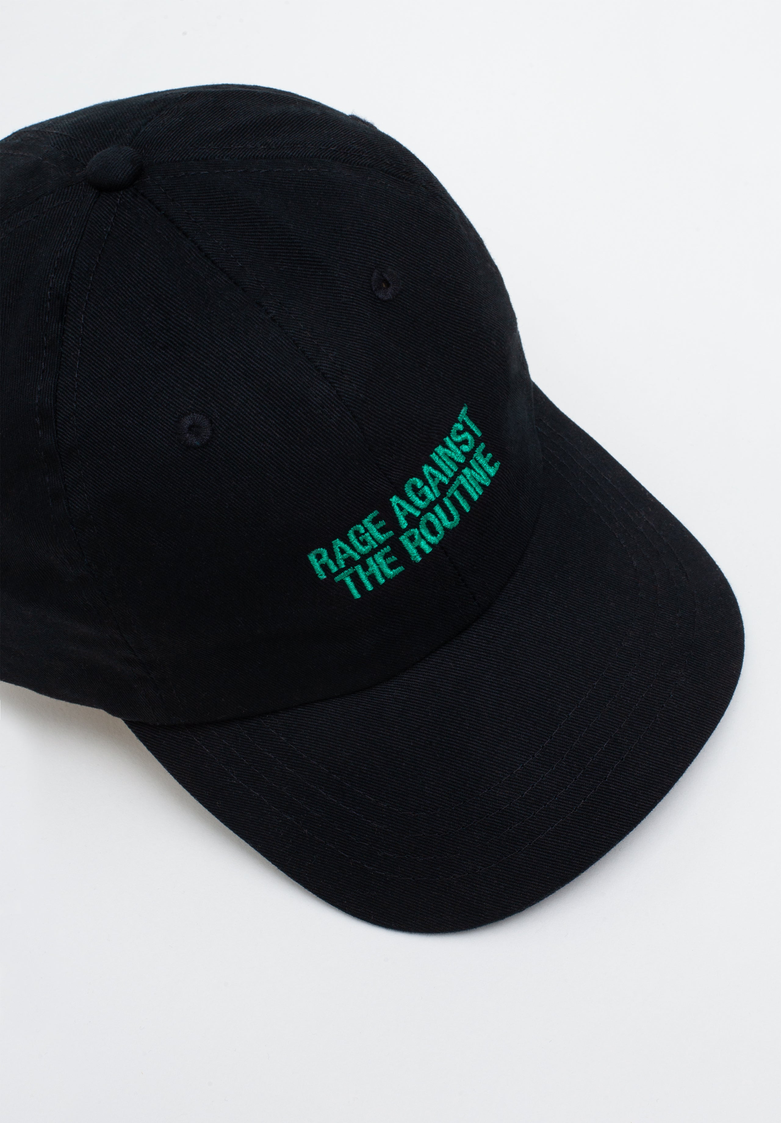 iumi Rage Against The Routine Cap Black – Schrägansicht von oben, Stickerei in Kelly Green