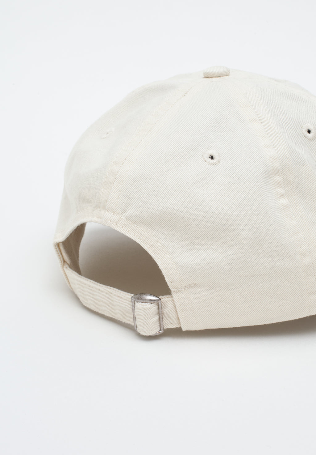 iumi Rage Against The Routine Cap White – Rückenansicht, verstellbarer Metallverschluss, Skipper Blue